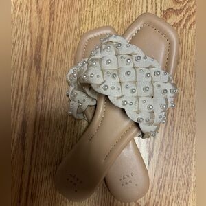Pearl sandals 😍